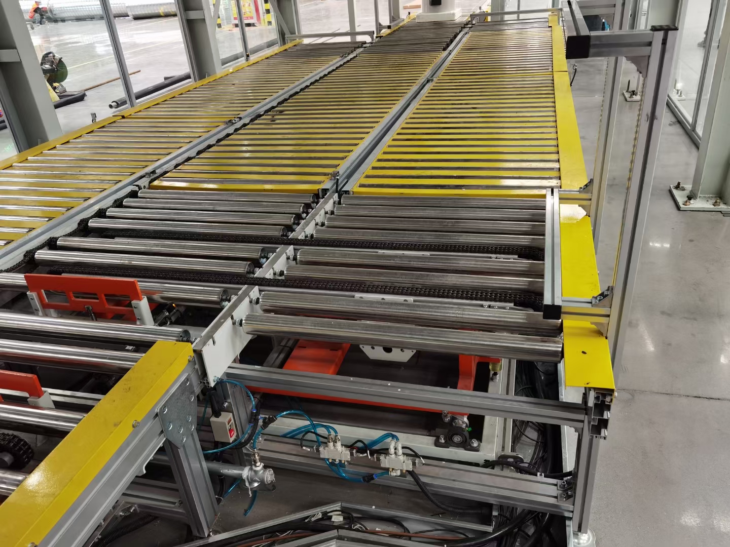 移栽滾筒輸送機(jī),青島樂途行工業(yè)設(shè)備有限公司